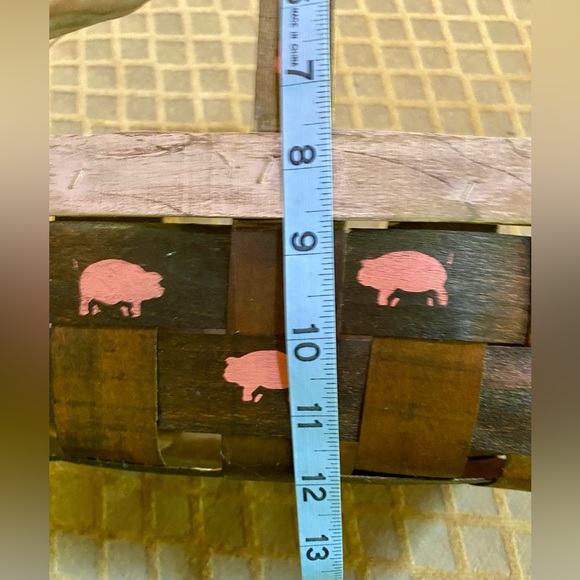 🐷Weaved Basket with Pig & Heart Design🐷 - Picture 10 of 10